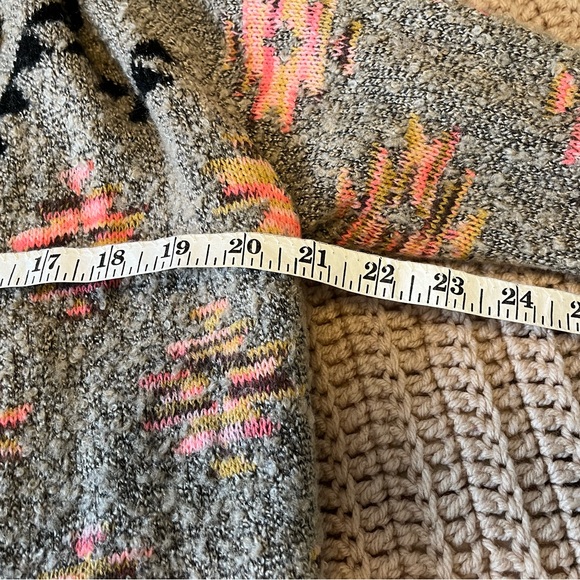 Alya from Francesca’s Western Motif Open Front Cardigan - Picture 5 of 10